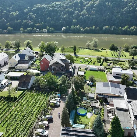 Ferienweingut Kreuz-bauer Pensión 3*